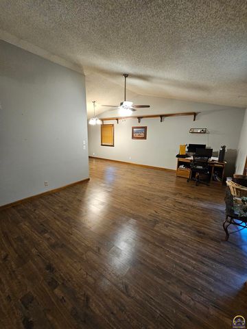 2925 Rio Vista Dr, Emporia, KS 66801