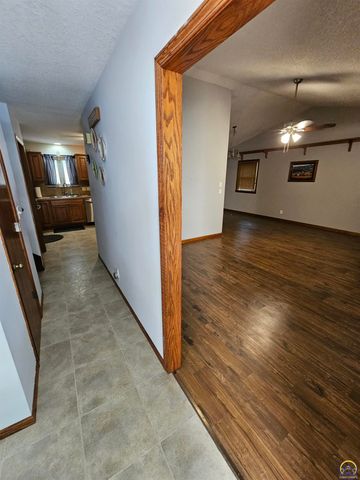 2925 Rio Vista Dr, Emporia, KS 66801