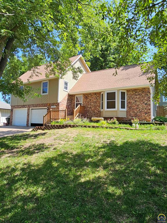 2925 Rio Vista Dr, Emporia, KS 66801