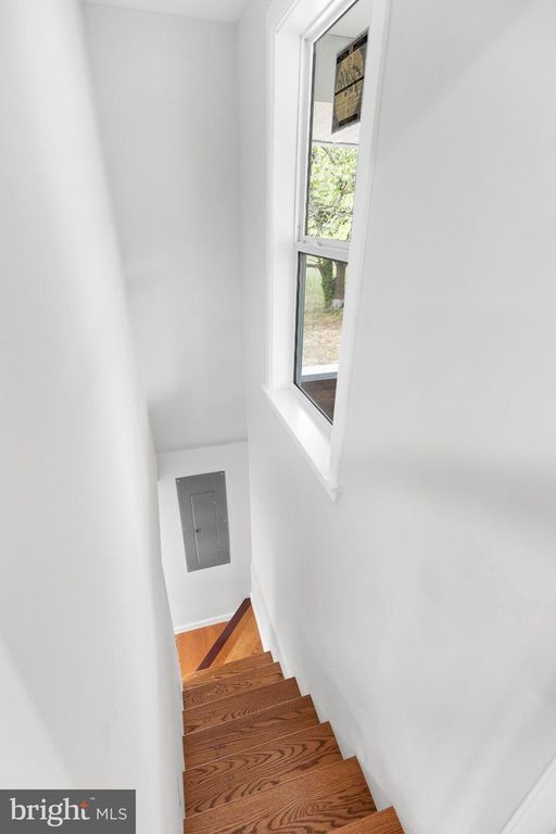 Image 17 of property listing at 1528 HUNT AVE, Landover, MD 20785