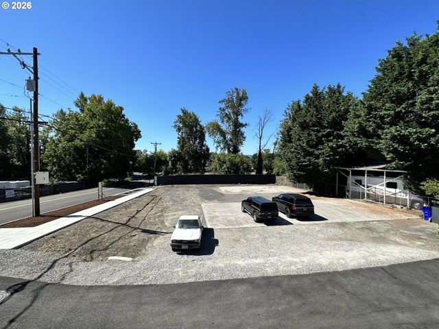306 N BRIDGETON Rd, Portland, OR 97217