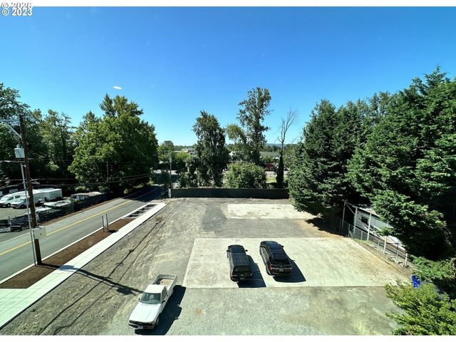306 N BRIDGETON Rd, Portland, OR 97217