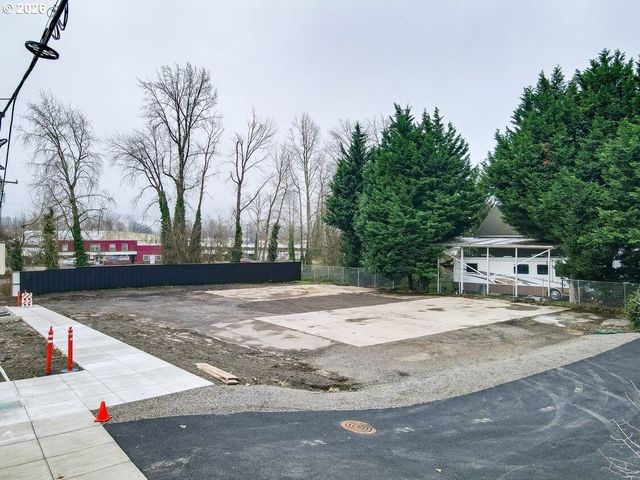 306 N BRIDGETON Rd, Portland, OR 97217