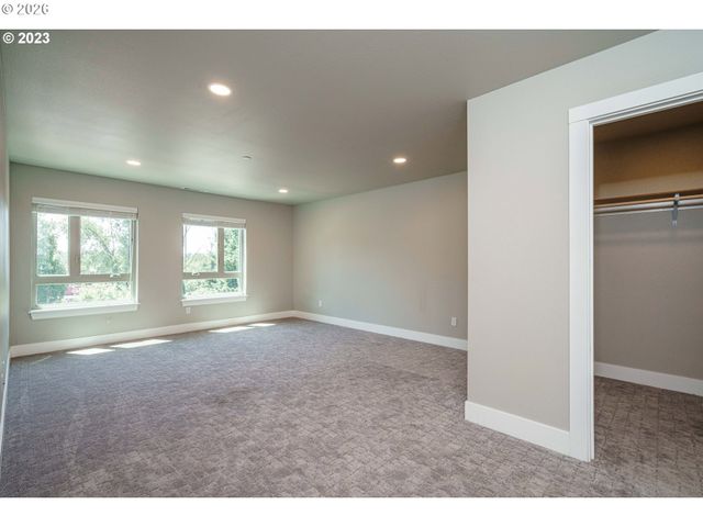 306 N BRIDGETON Rd, Portland, OR 97217