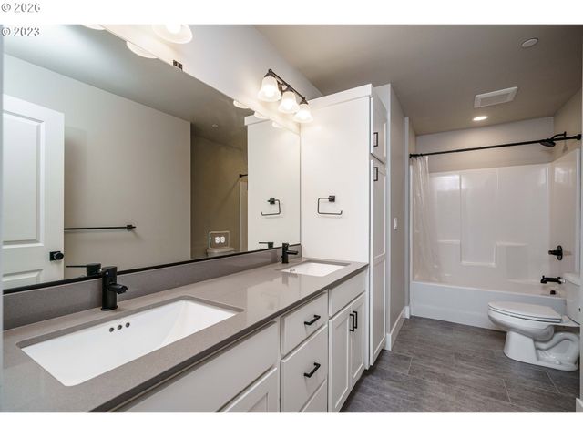 306 N BRIDGETON Rd, Portland, OR 97217