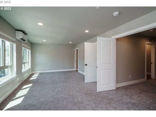 306 N BRIDGETON Rd, Portland, OR 97217