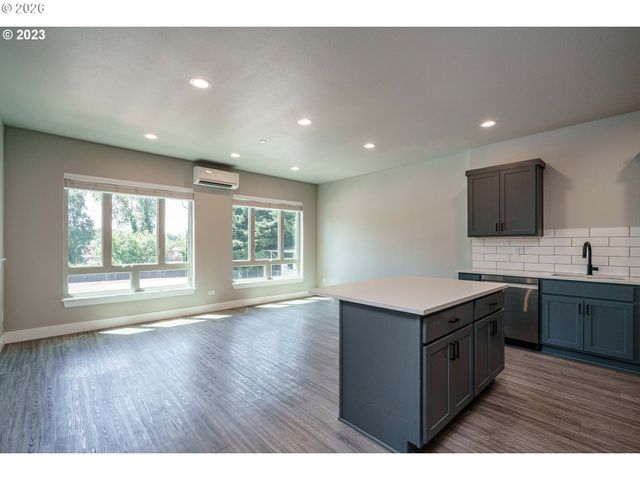 306 N BRIDGETON Rd, Portland, OR 97217