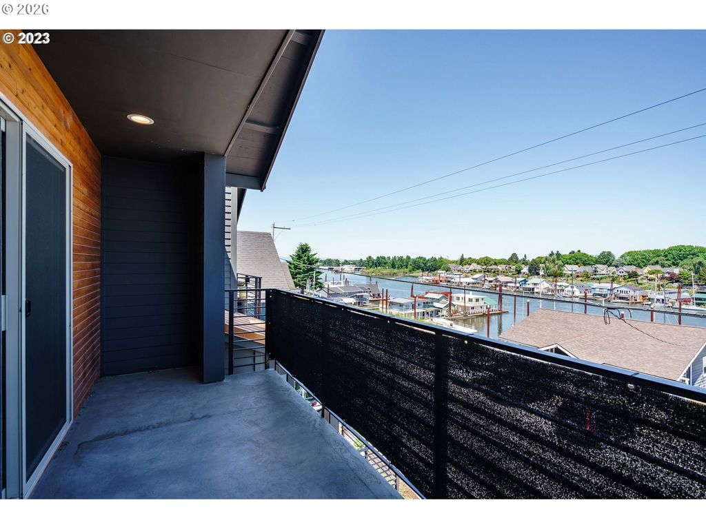 306 N BRIDGETON Rd, Portland, OR 97217