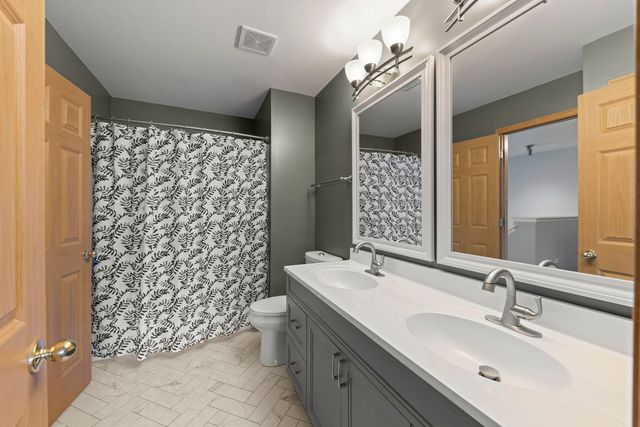 8227 Auburn Lane, Frankfort, IL 60423