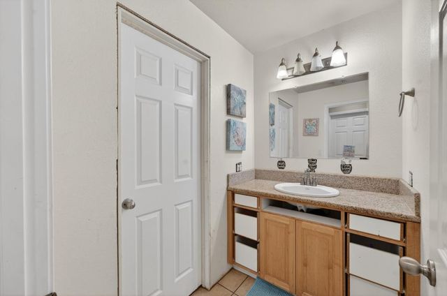 215 Singh Ave, Rio Linda, CA 95673