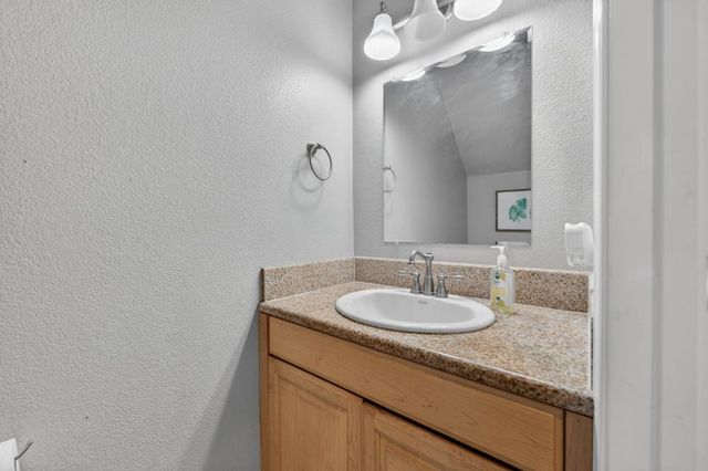 215 Singh Ave, Rio Linda, CA 95673