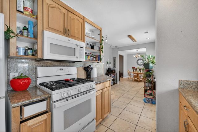 215 Singh Ave, Rio Linda, CA 95673