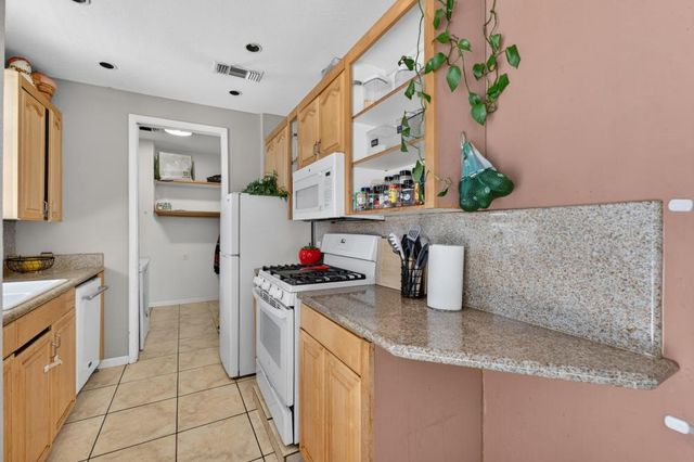 215 Singh Ave, Rio Linda, CA 95673