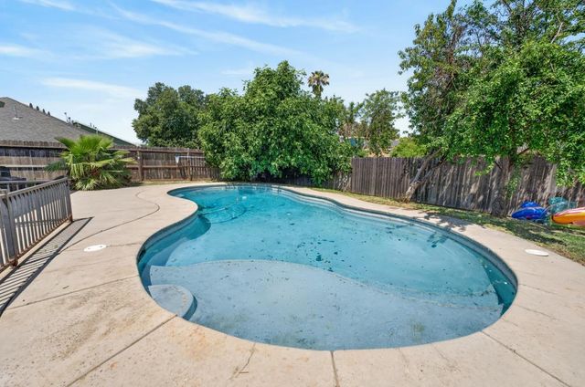215 Singh Ave, Rio Linda, CA 95673