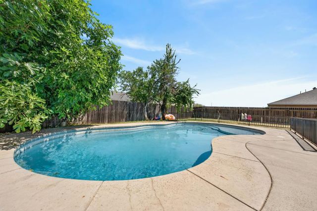 215 Singh Ave, Rio Linda, CA 95673