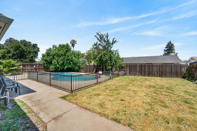 215 Singh Ave, Rio Linda, CA 95673
