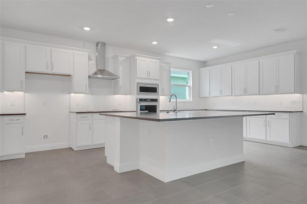 Image 20 of property listing at 7438 SEA MANATEE STREET, Parrish, FL 34219