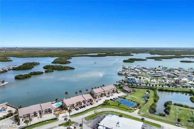894 Buttonwood DR 115, Fort Myers Beach, FL 33931