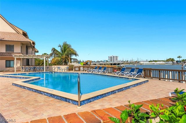 894 Buttonwood DR 115, Fort Myers Beach, FL 33931