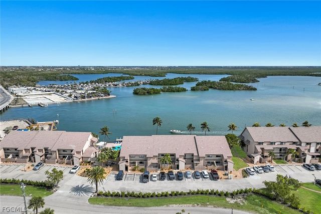 894 Buttonwood DR 115, Fort Myers Beach, FL 33931