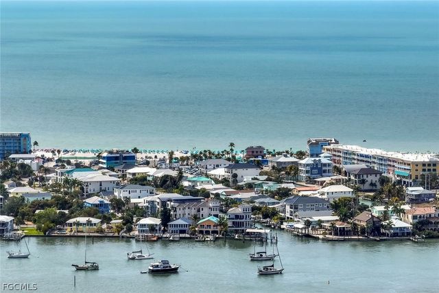 894 Buttonwood DR 115, Fort Myers Beach, FL 33931