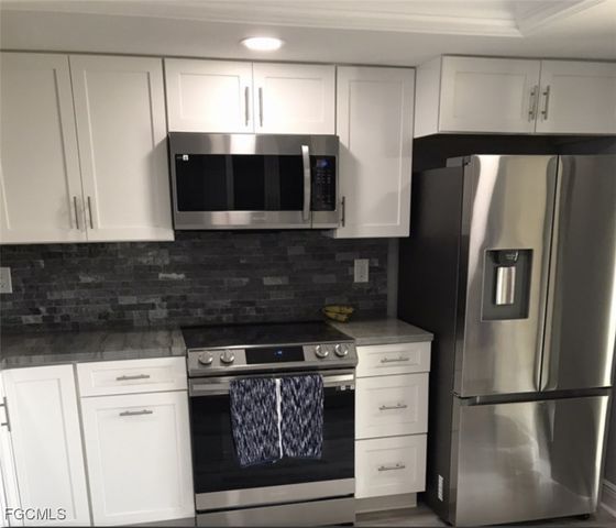 894 Buttonwood DR 115, Fort Myers Beach, FL 33931