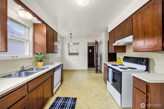 3724 S J Street, Tacoma, WA 98418