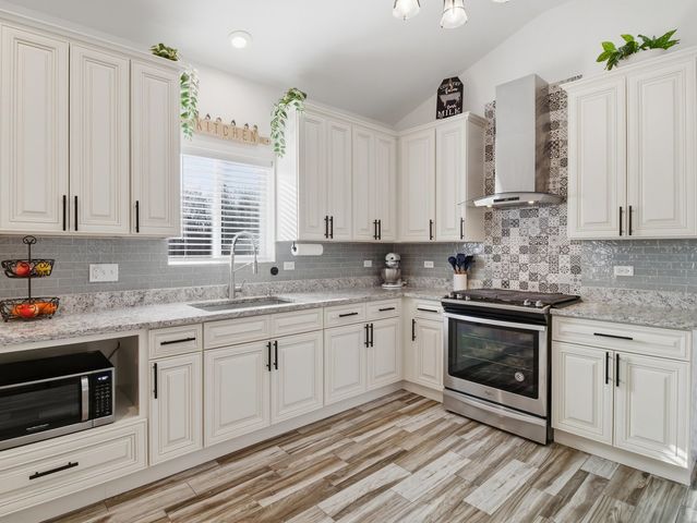 8566 S 83rd Avenue, Hickory Hills, IL 60457