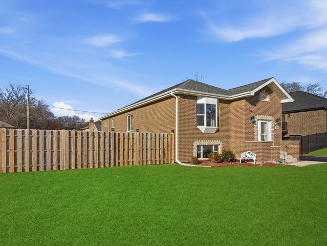 8566 S 83rd Avenue, Hickory Hills, IL 60457