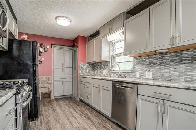 832 W 30th Street, Independence, MO 64055