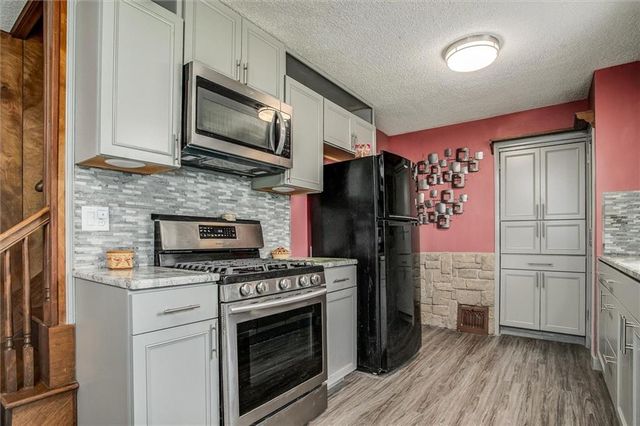 832 W 30th Street, Independence, MO 64055