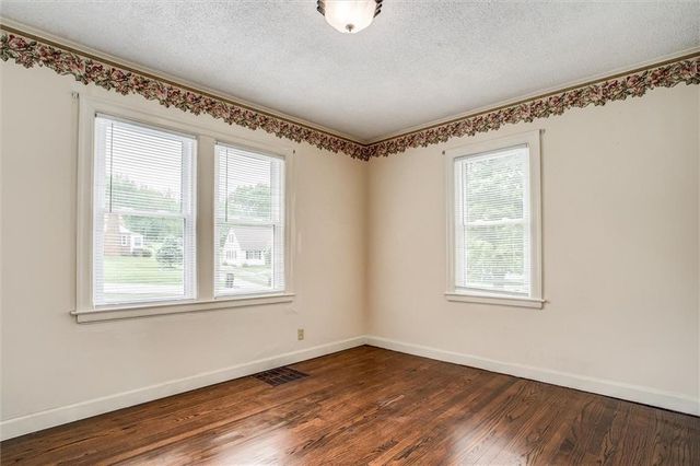 832 W 30th Street, Independence, MO 64055