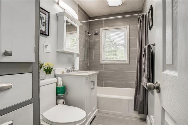 832 W 30th Street, Independence, MO 64055