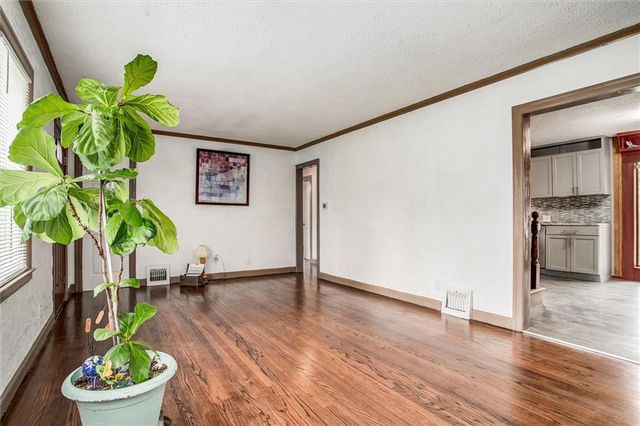 832 W 30th Street, Independence, MO 64055
