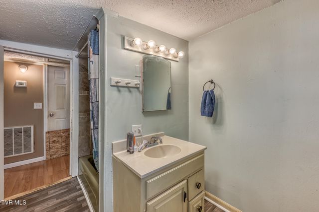1525 Massachusetts Avenue, Bristol, VA 24201