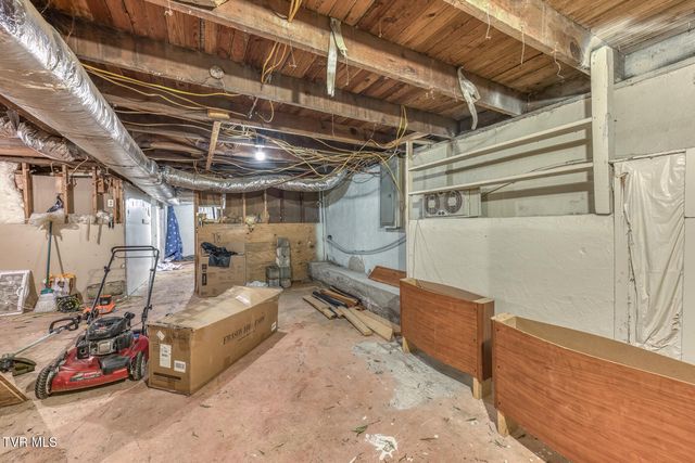 1525 Massachusetts Avenue, Bristol, VA 24201