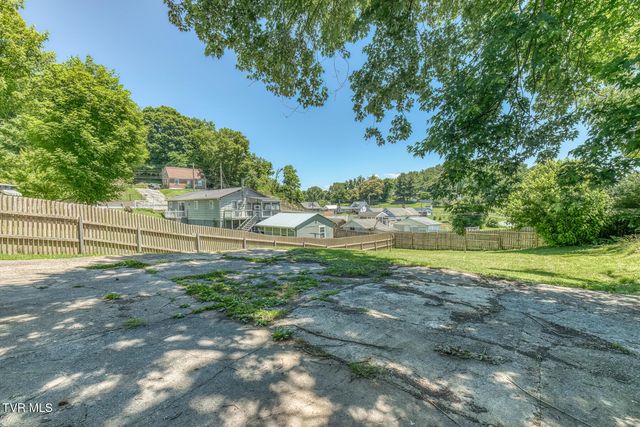 1525 Massachusetts Avenue, Bristol, VA 24201