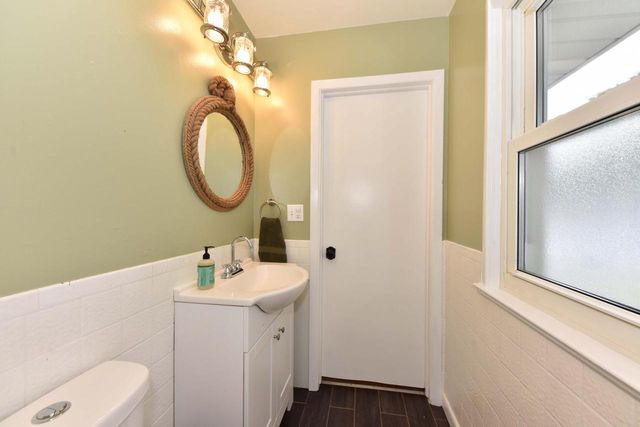 6100 W Hustis STREET, Milwaukee, WI 53223
