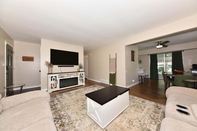 6100 W Hustis STREET, Milwaukee, WI 53223
