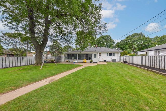 6100 W Hustis STREET, Milwaukee, WI 53223