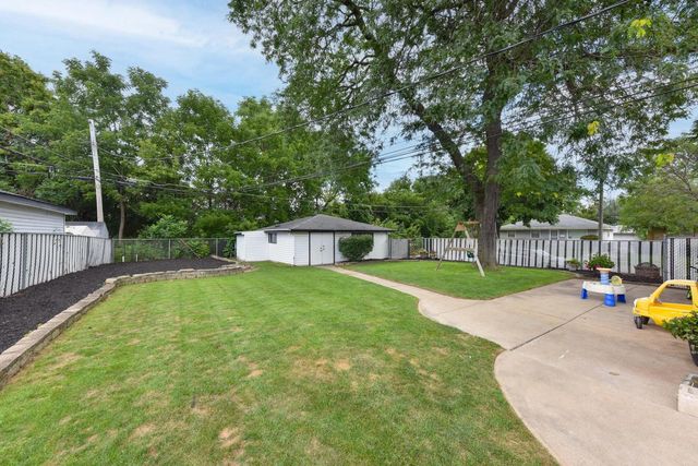 6100 W Hustis STREET, Milwaukee, WI 53223