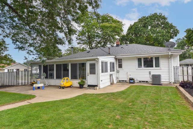 6100 W Hustis STREET, Milwaukee, WI 53223