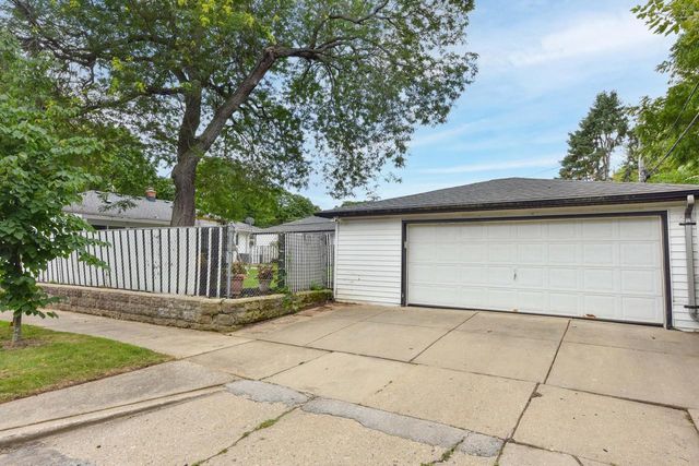 6100 W Hustis STREET, Milwaukee, WI 53223