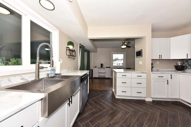 6100 W Hustis STREET, Milwaukee, WI 53223