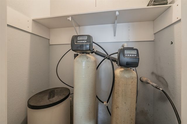 393 County Road 4874, Newark, TX 76071