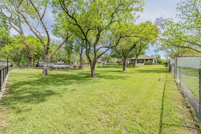 393 County Road 4874, Newark, TX 76071