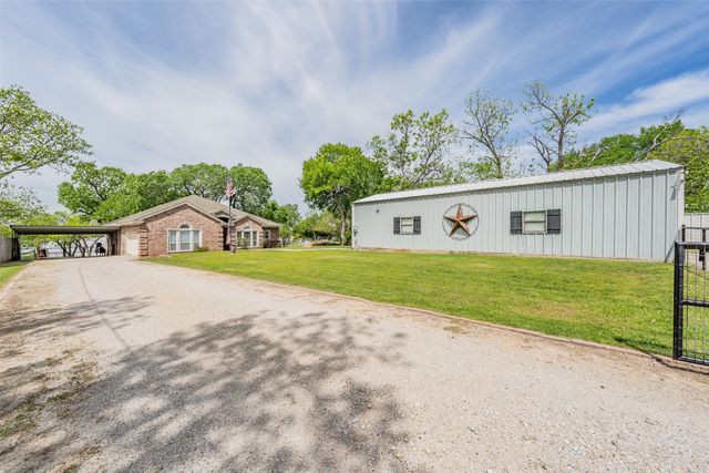 393 County Road 4874, Newark, TX 76071