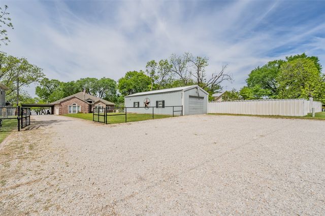 393 County Road 4874, Newark, TX 76071