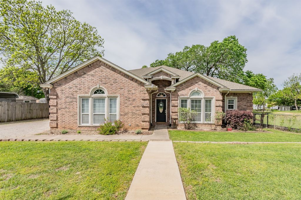 393 County Road 4874, Newark, TX 76071