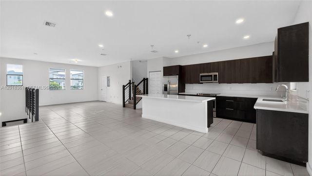 10467 NW 82nd St 10, Doral, FL 33178